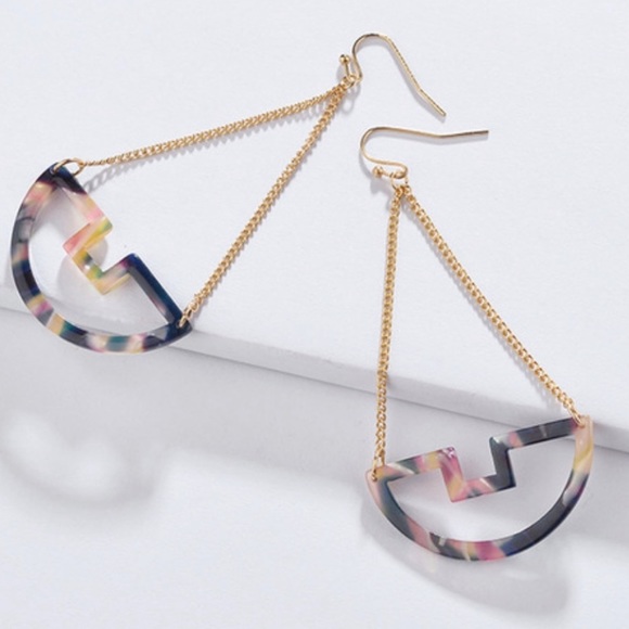 Jewelry - NEW Gorgeous Tortoise 🖤 Swirl Dangle Earrings